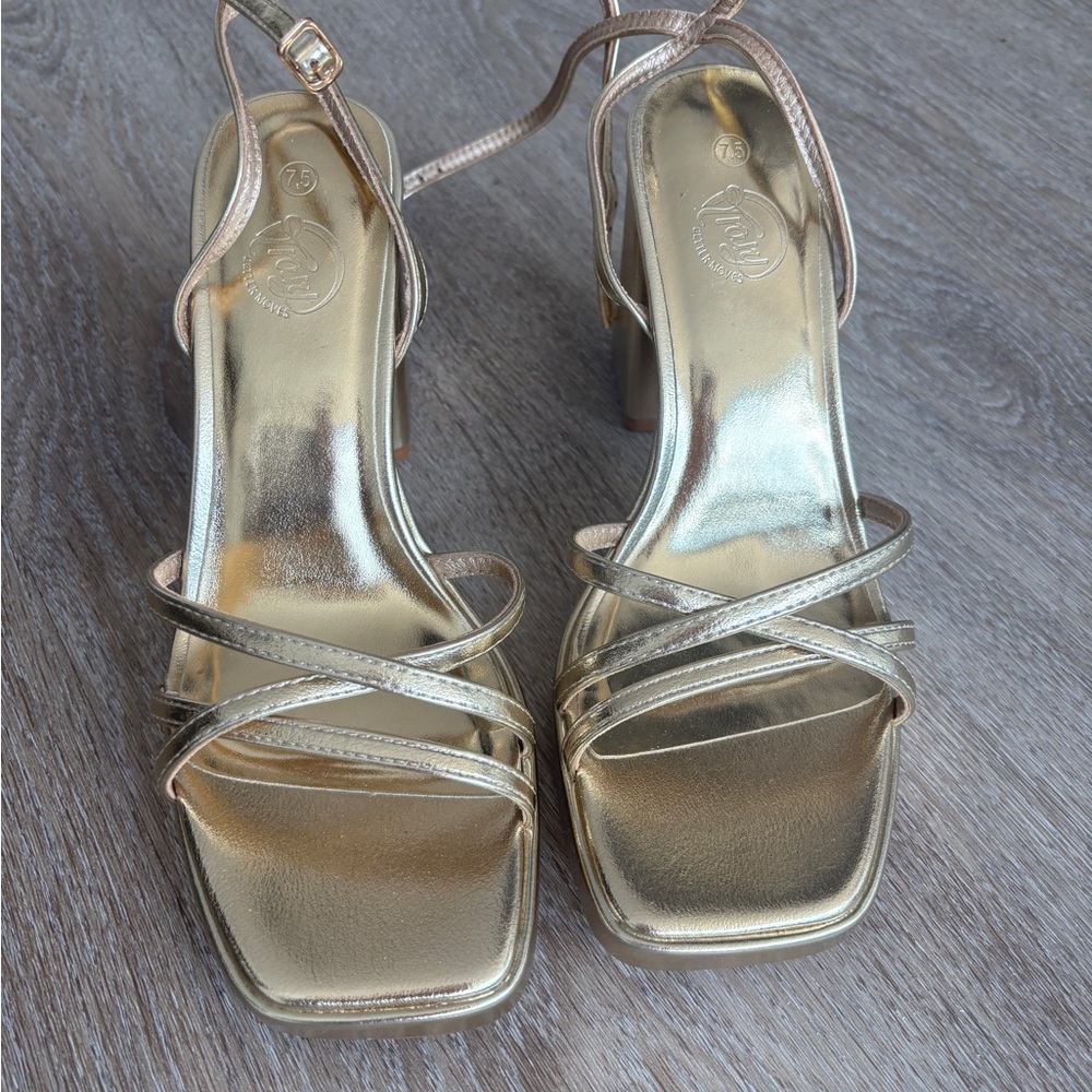 Gold Strappy platform heels / sandals